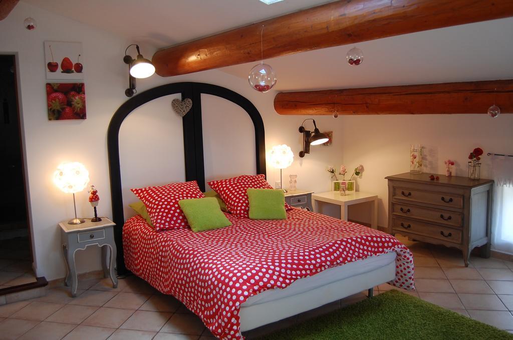 Maison D'Hotes Le Mas De Lila Vers-Pont-du-Gard Rum bild