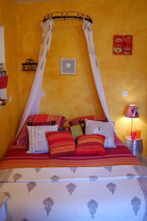 Maison D'Hotes Le Mas De Lila Vers-Pont-du-Gard Rum bild
