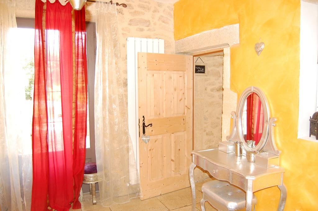 Maison D'Hotes Le Mas De Lila Vers-Pont-du-Gard Rum bild