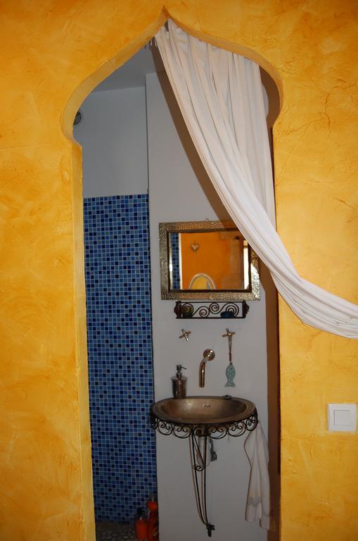 Maison D'Hotes Le Mas De Lila Vers-Pont-du-Gard Rum bild