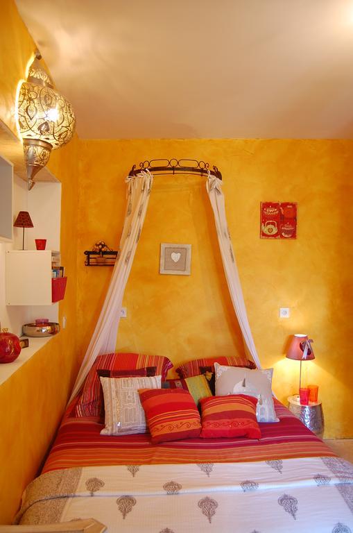 Maison D'Hotes Le Mas De Lila Vers-Pont-du-Gard Rum bild